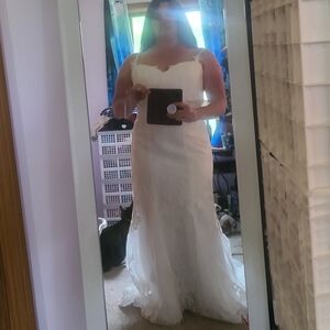 Elegant White Lace Wedding Dress